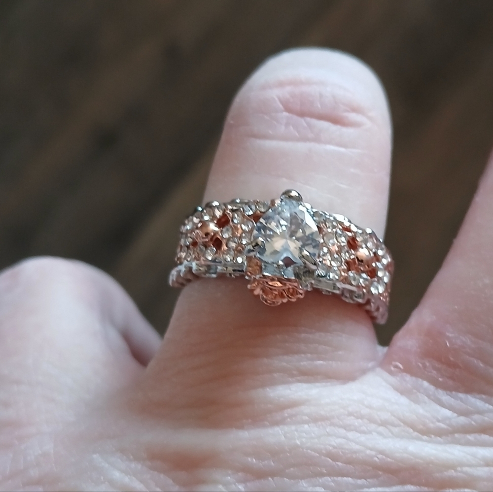 New Heart Shaped CZ Rose Gold & Silver Skulls & Roses Ring. - Picture 11 of 16